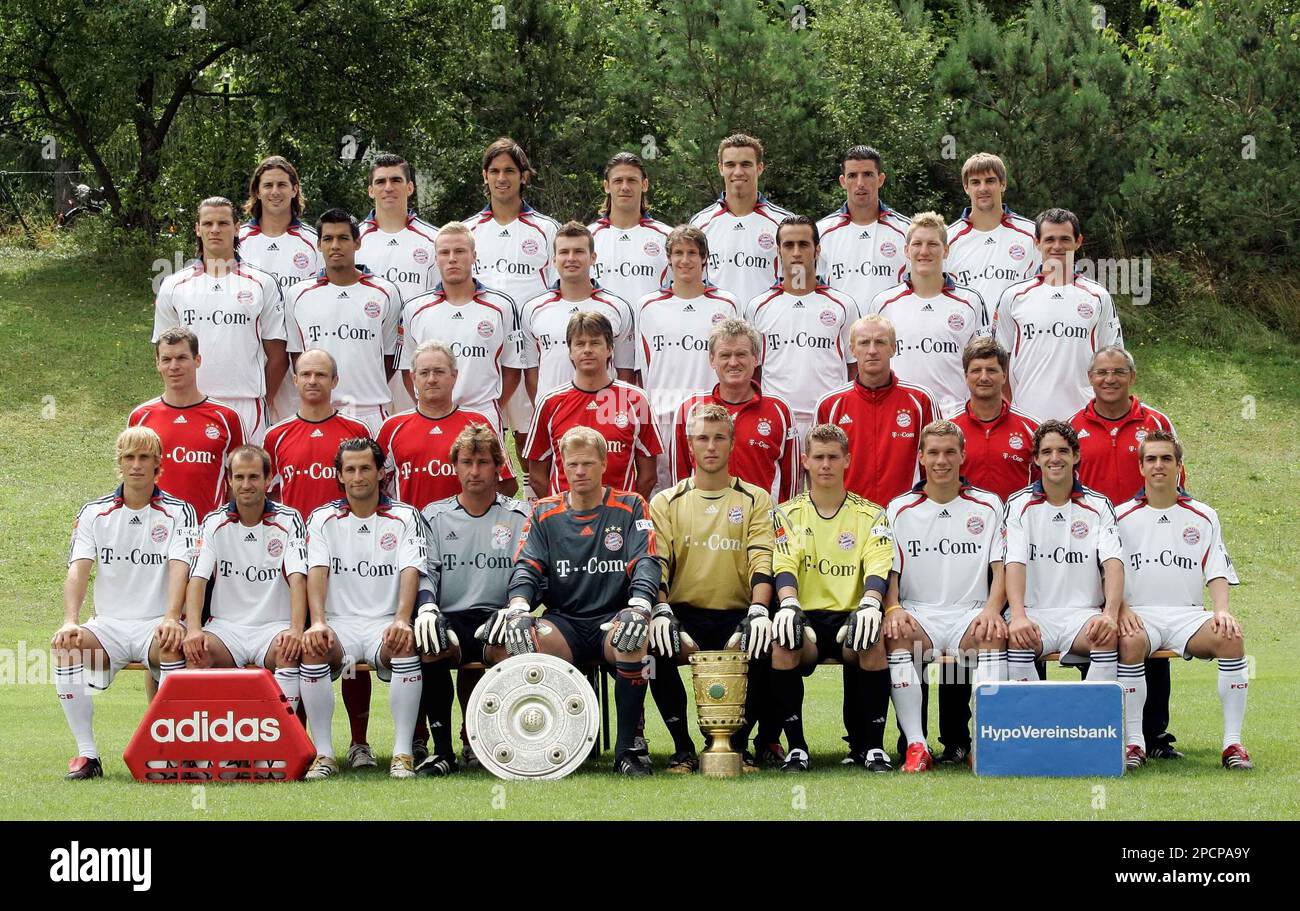 ** KORRIGIERT SCHWEINSTEIGER IN DEISLER ** The soccer team of German ...