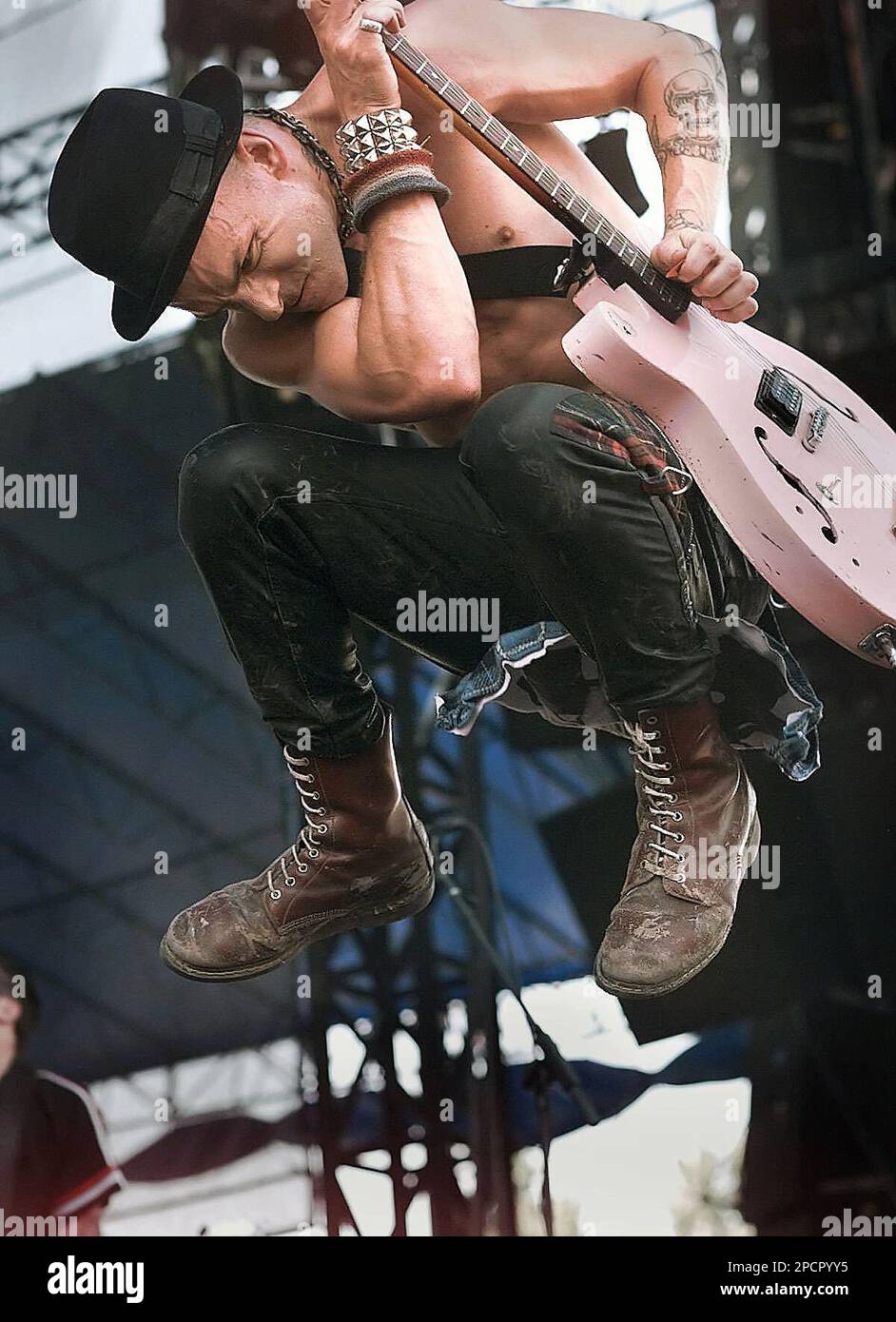 **ADVANCE FOR SUNDAY, JULY 30**FILE** Rancid lead singer Tim Armstrong jumps while playing at Lollapalooza concert in Des Moines, Iowa, in this June 28, 1996, file photo. It's been 15 years since the first version of the festival toured 21 cities, with a hiatus from 1997 until 2003. The festival is now back after a successful one-destination-only weekend version last year in Chicago. The 2006 three-day affair, from Aug. 4 to 6, will feature 130 musical acts on nine stages once again in Chicago. (AP Photo/Kevin Wolf) Stock Photo