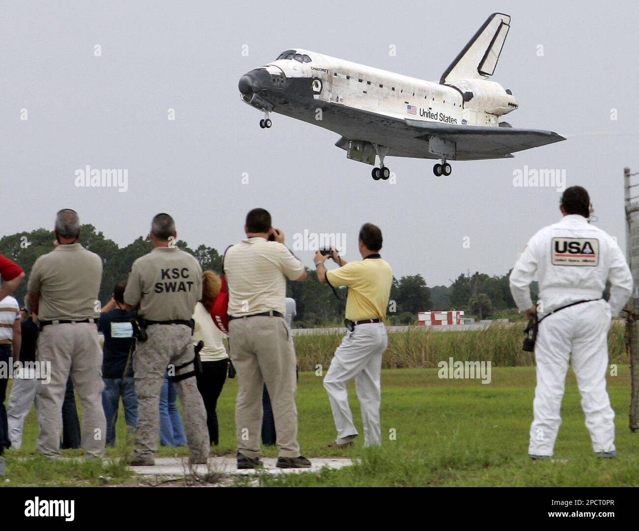 The space shuttle Discovery arrives at the Kennedy Space Center in Cape ...