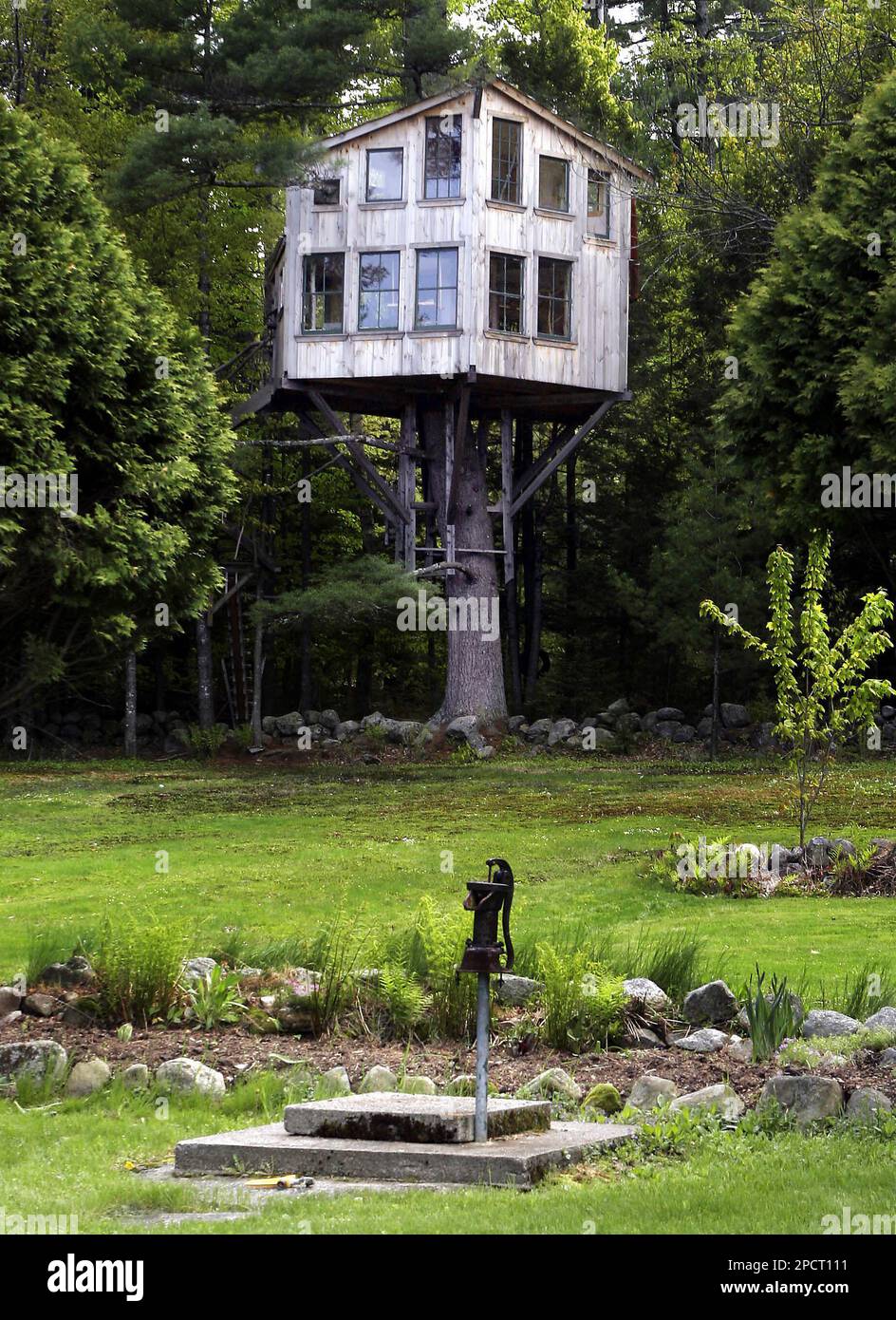 **ADVANCE FOR THURSDAY, JULY 20 **Peter Lewis' treehouse hideaway sits ...