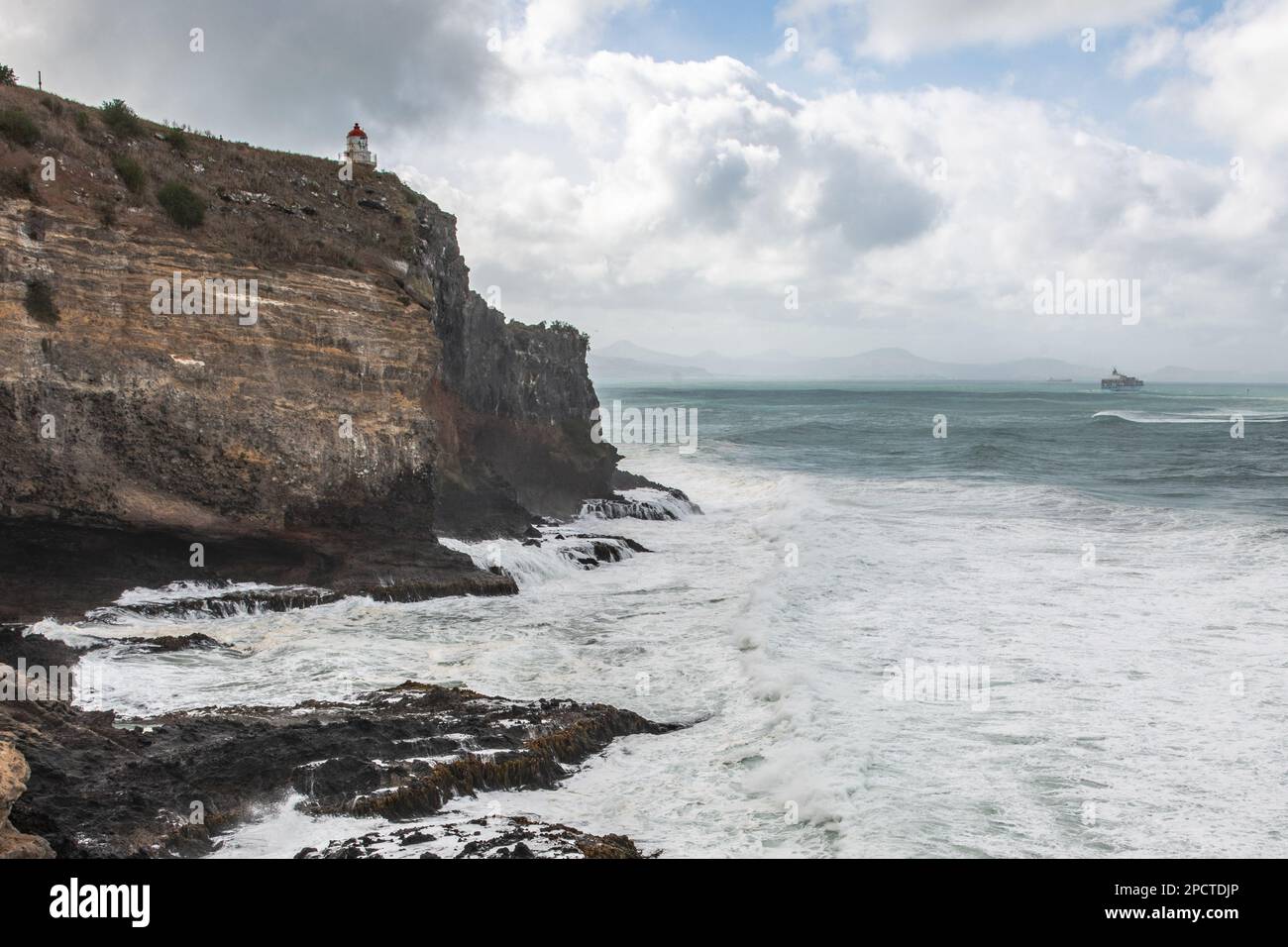 The cliffs at Taiaroa Head at the end of the Otago peninsula in New Zealand where the headland dramatically juts into the Pacific Ocean. Stock Photo