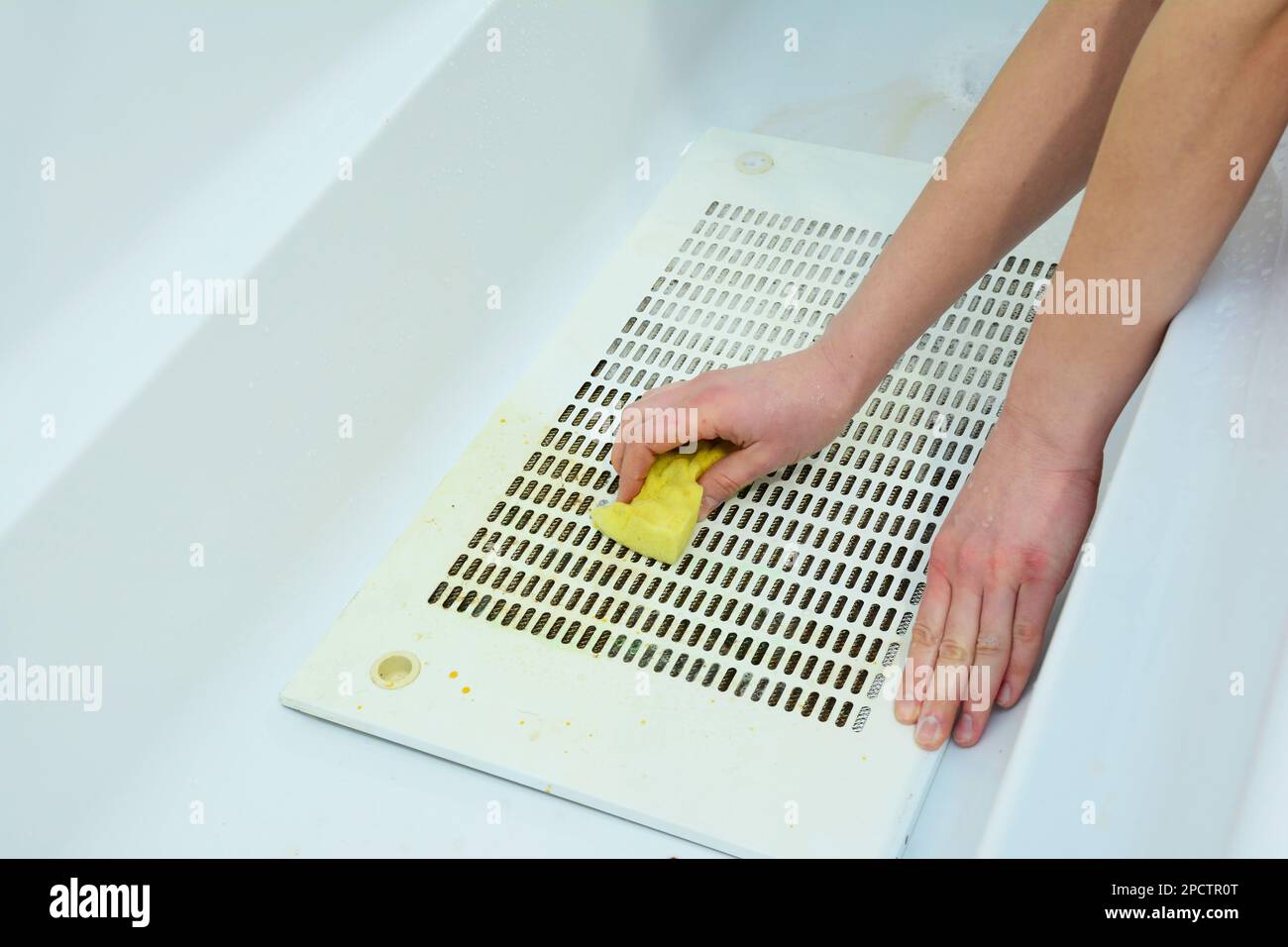 Cleaning a cooker hood filter from fat with a sponge Stock Photo Alamy
