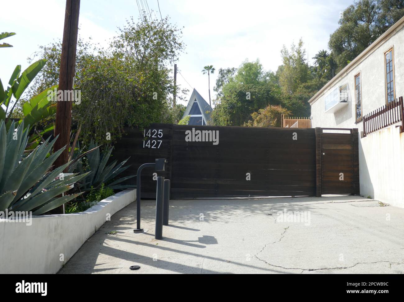 Los Angeles, California, USA 13th March 2023 A general view of atmosphere of Actor Seymour Cassel's Former Home/house at 1427 N. Kings Road on March 13, 2023 in Los Angeles, California, USA. Photo by Barry King/Alamy Stock Photo Stock Photo