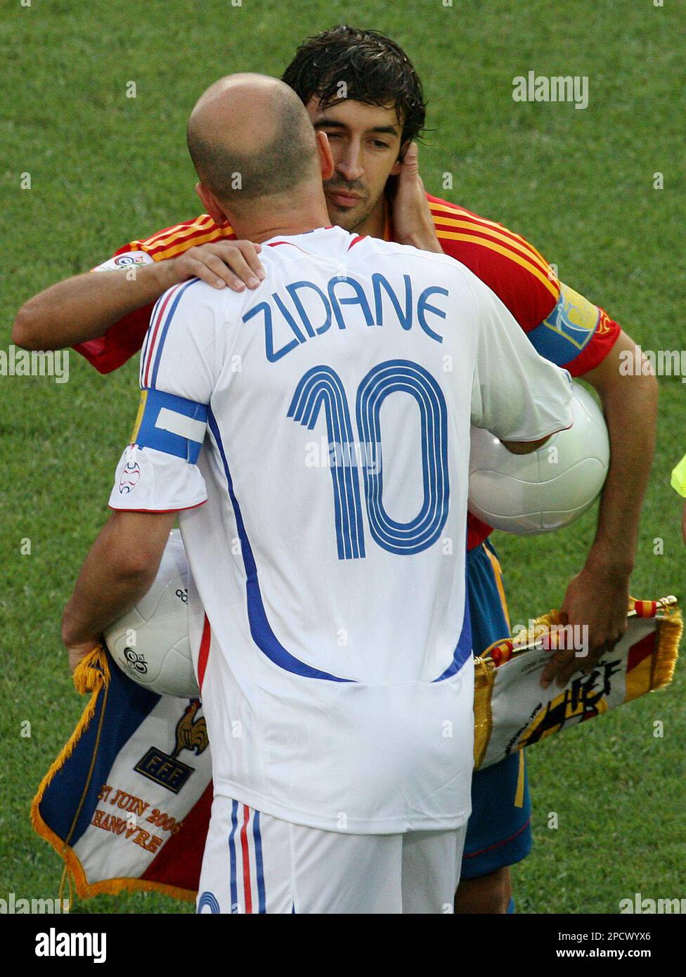 Spain's Raul hugs France's Zinedine Zidane (10) prior to the start