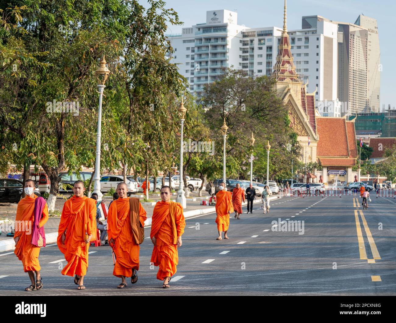 Khmer men wearing face masks hi-res stock photography and images - Alamy