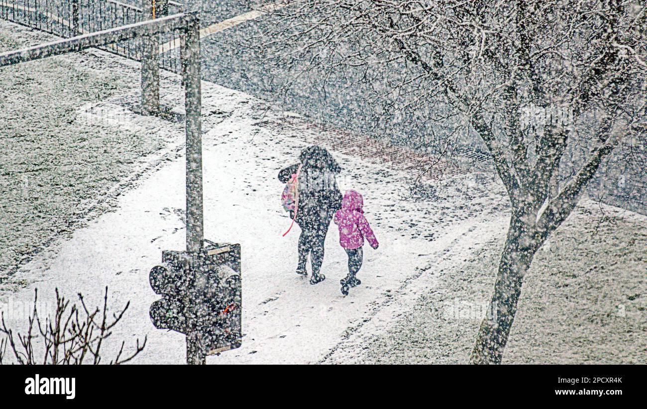 Glasgow, Scotland, UK 14th March, 2023. UK Weather Snow overnight saw locals wake up to