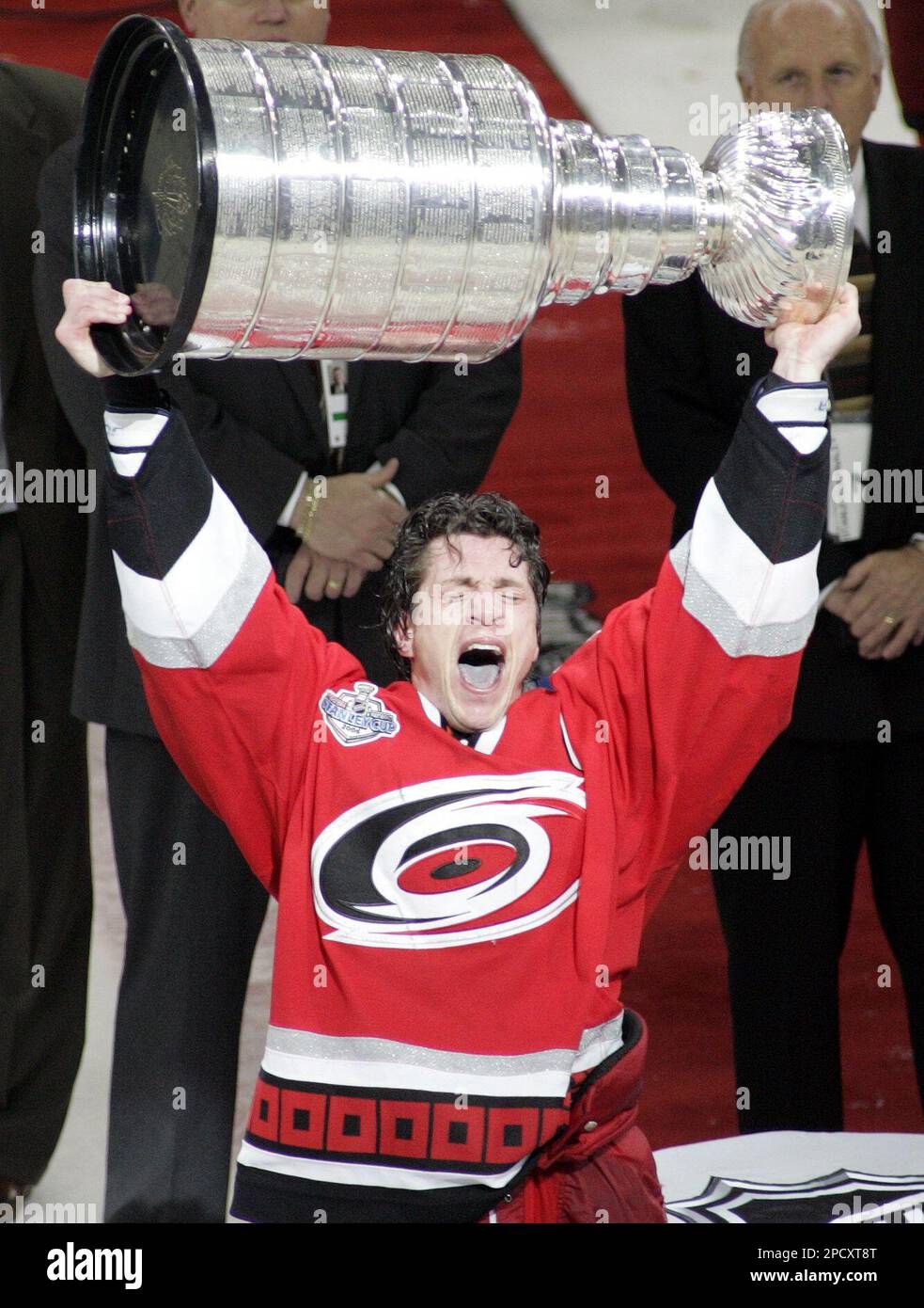 10 years later, Brind'Amour cherishes lone Stanley Cup championship 