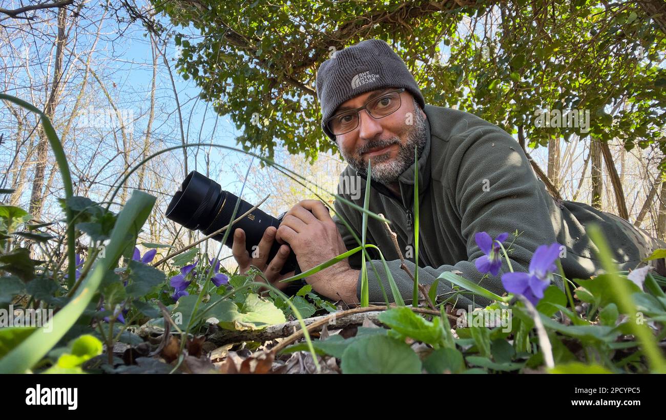 Wildlife photographer forest hi-res stock photography and images - Alamy