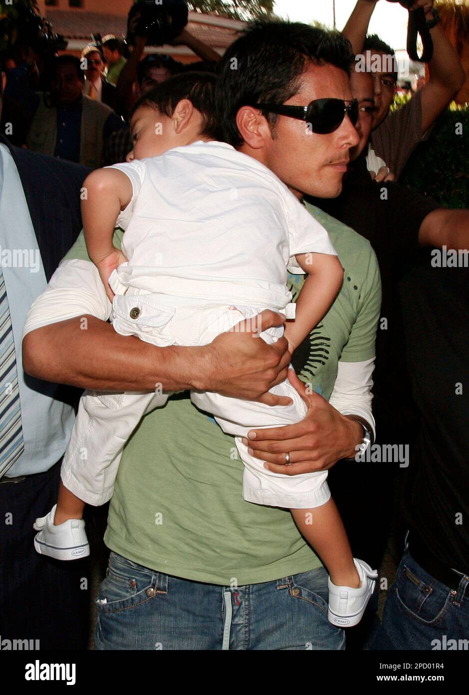 Mexico’s national soccer team goalkeeper Oswaldo Sanchez walks to his