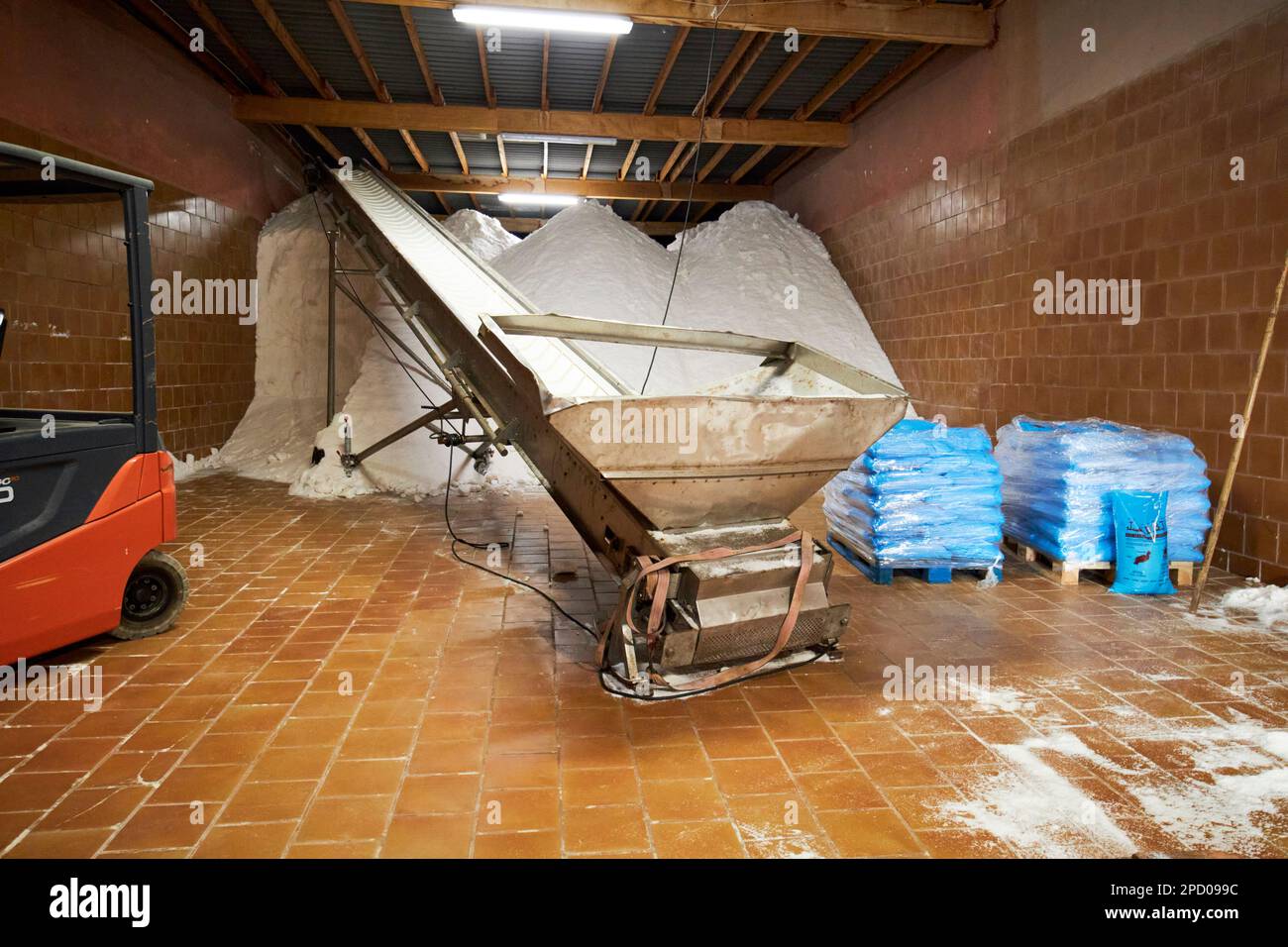 Salt Bucket Storage Storage method hi-res stock photography and images - Alamy