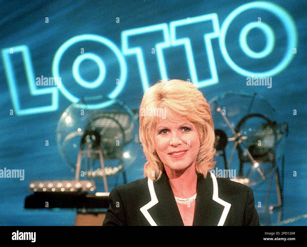 Karin Tietze Ludwig, deutsche Lottofee, im Fernsehstudio, Deutschland 1992  Stock Photo - Alamy