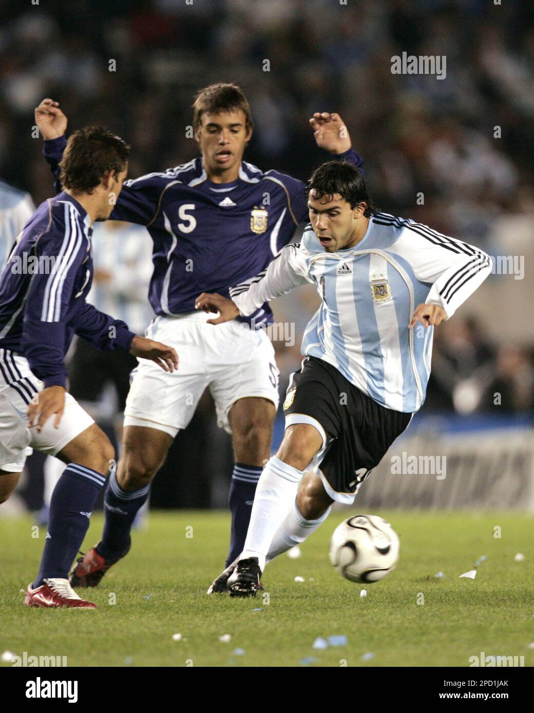 Yalangoch nahla jaman Nina Xartlining barcha fotosuratlari