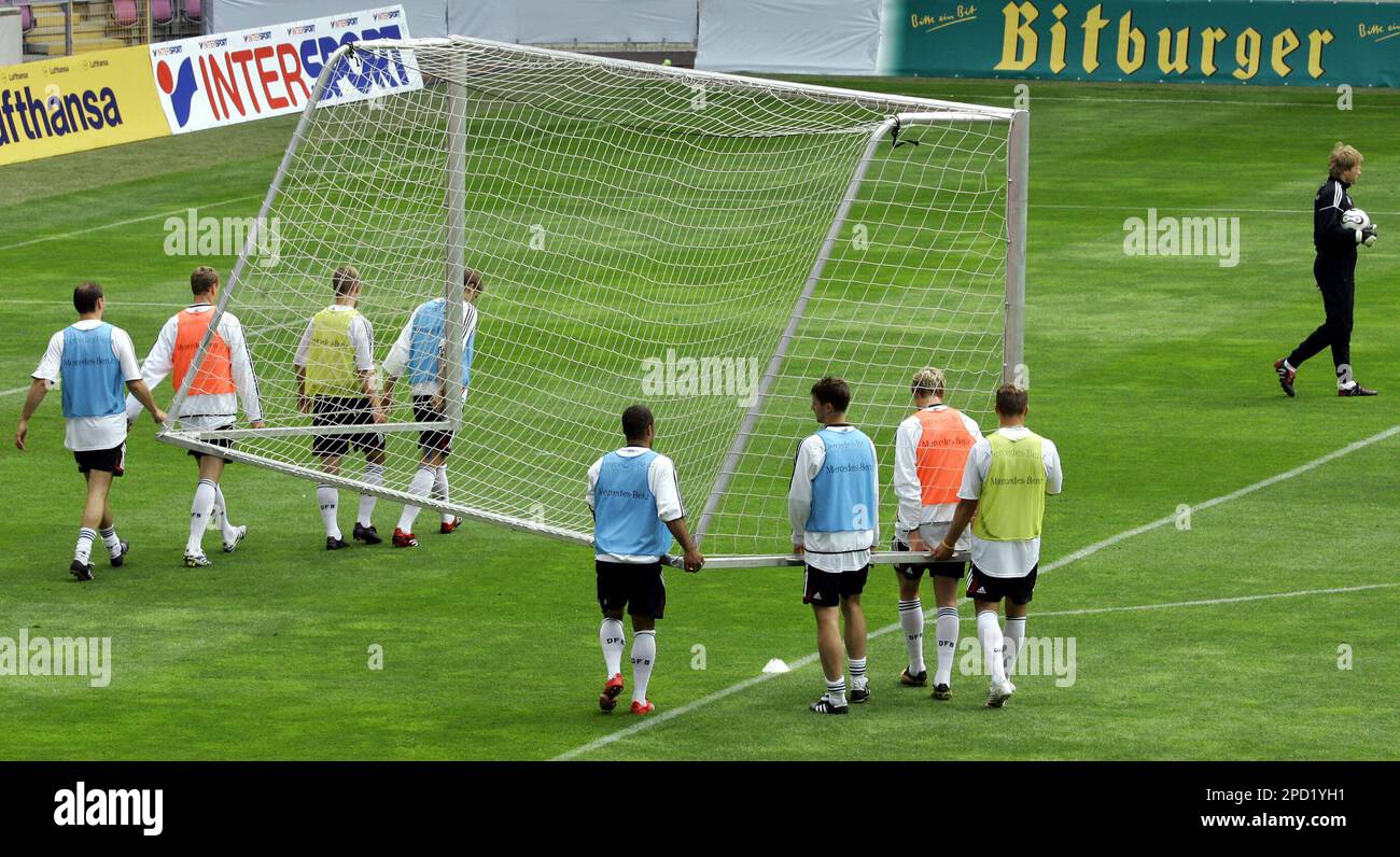 German international goalie Oliver Kahn puts on his shoes during the  training in Geneva, Switzerland, 29 May 2006. The German national soccer  team is preparing for the FIFA World Cup 2006 with