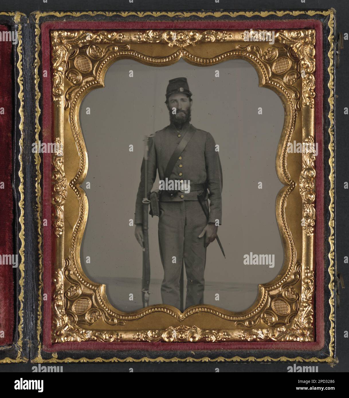 Unidentified soldier in Union uniform and Ohio Volunteer Militia