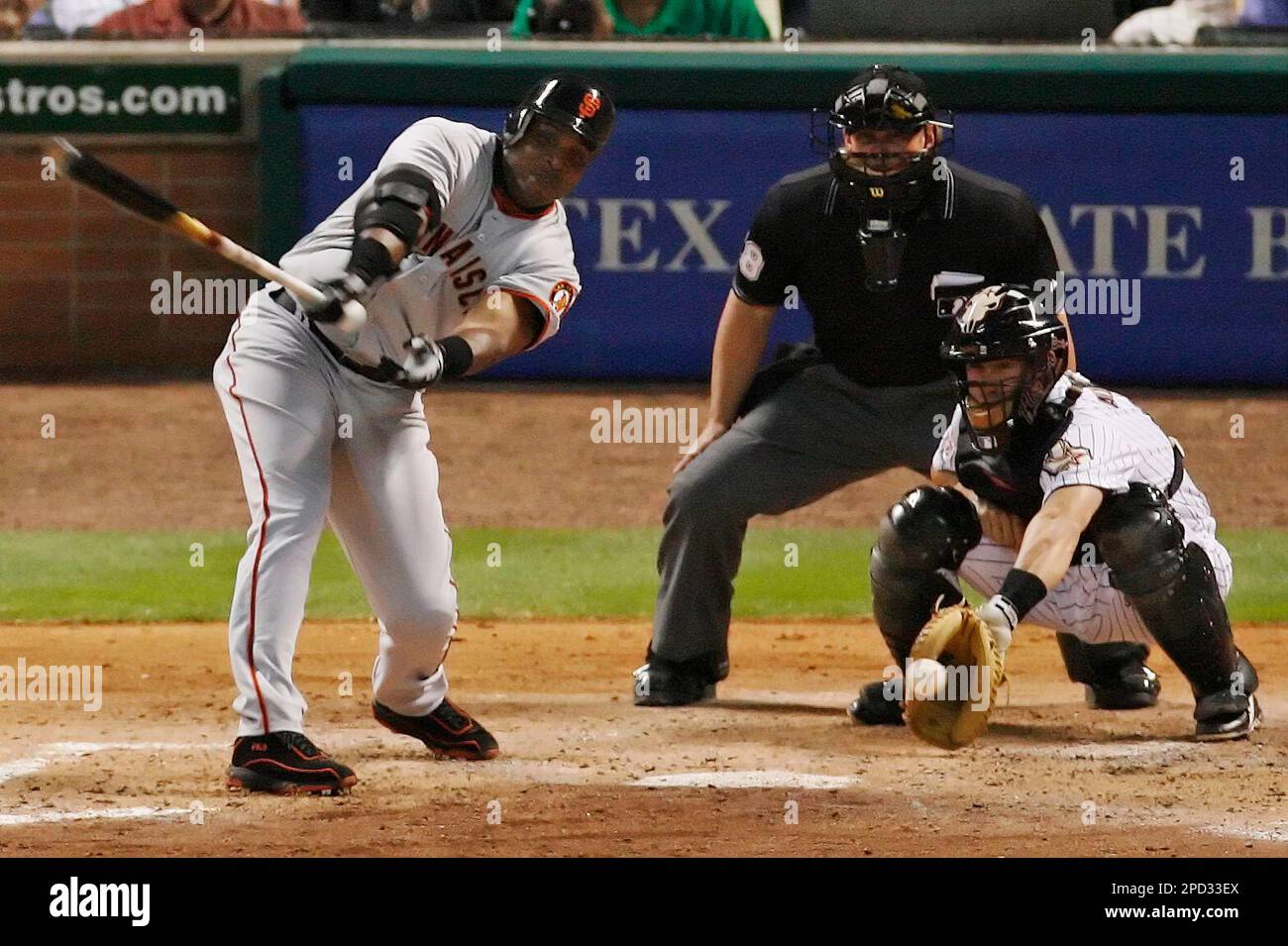 Houston Astros' Brad Ausmus swings the bat against the Pittsburgh Pirates  in Major League baseball Thursday, Aug. 10, 2006 in Houston. (AP Photo/Pat  Sullivan Stock Photo - Alamy