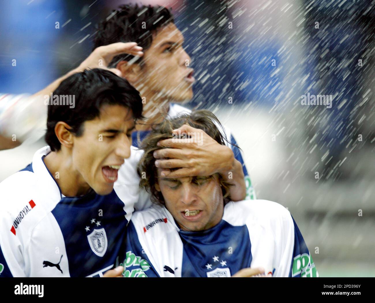 Pachuca's soccer player Richard Nunez, right, is congratulated by his teammates after Nunez scored a goal against Chivas' team at the Hidalgo stadium in Pachuca, Mexico, on Sunday May 14, 2006 during their Mexican league championship semi-final soccer match. ( AP Photo/ClaudioCruz) Stock Photo