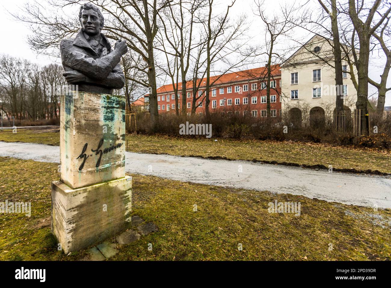 Bust of Heinrich Heine in residential complex III in Eisenhüttenstadt. Between 3 and 5 percent of the construction sum was art-bound in the planned city of Eisenhüttenstadt. Eisenhüttenstadt, Germany Stock Photo