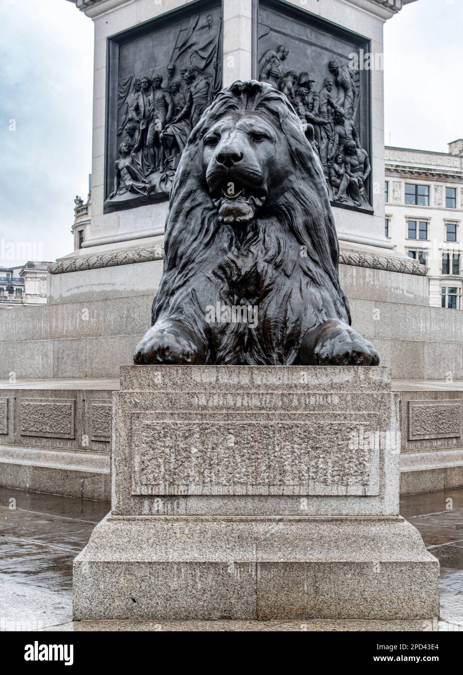 Lion statue at trafalgar square hi-res stock photography and images - Alamy