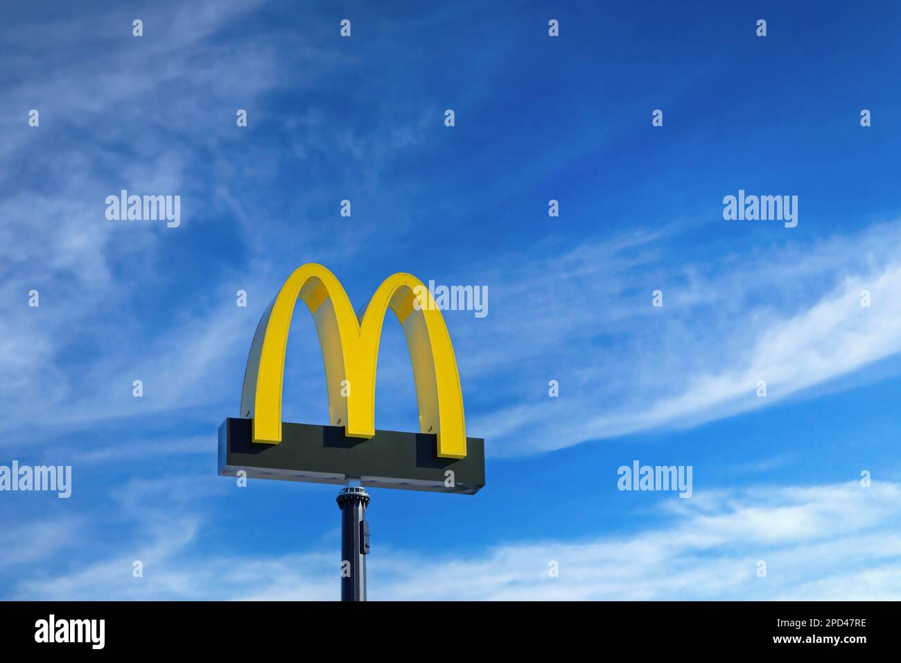 Mcdonalds logo hi-res stock photography and images - Page 2 Mcdonalds logo hi-res stock photography and images - Page 2