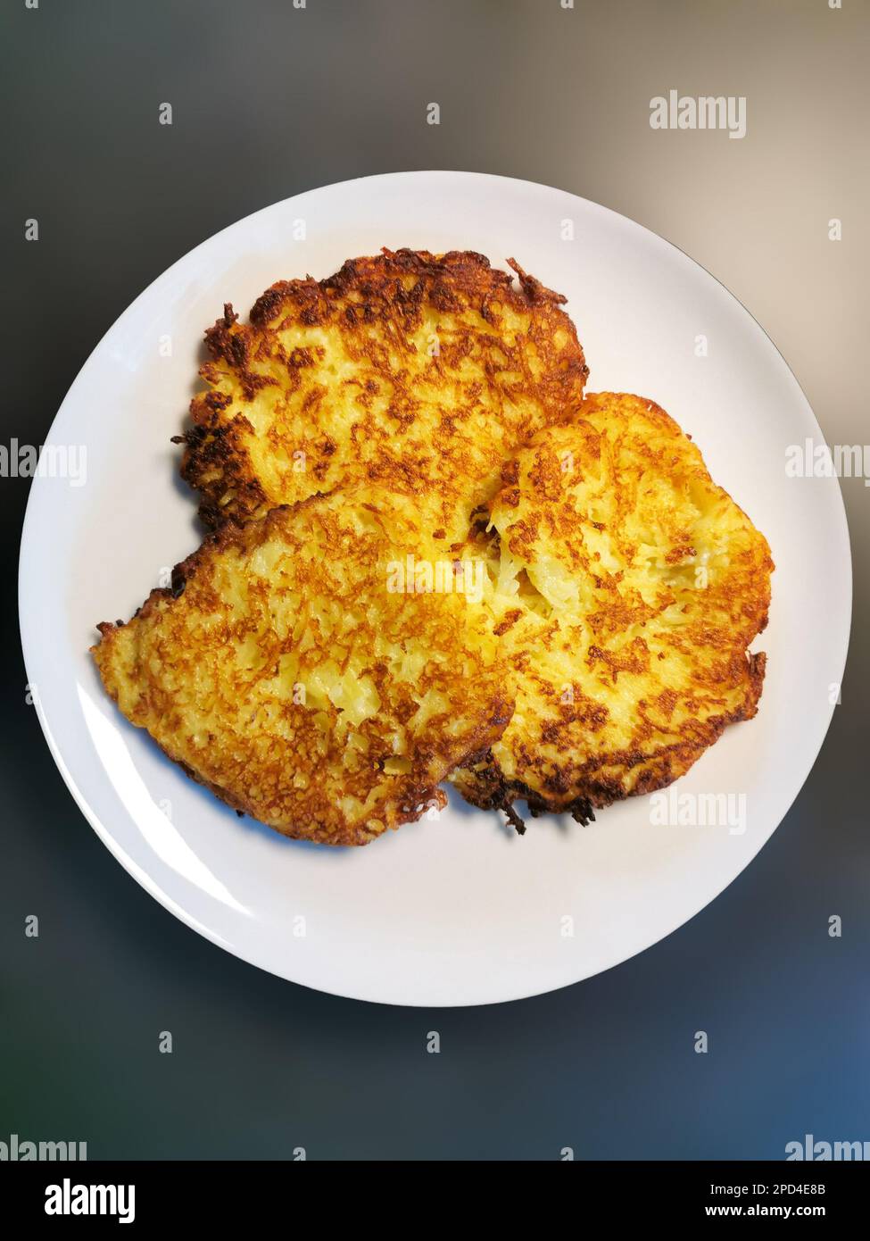 Reibekuchen. Einfach lecker und knusprig Stock Photo - Alamy