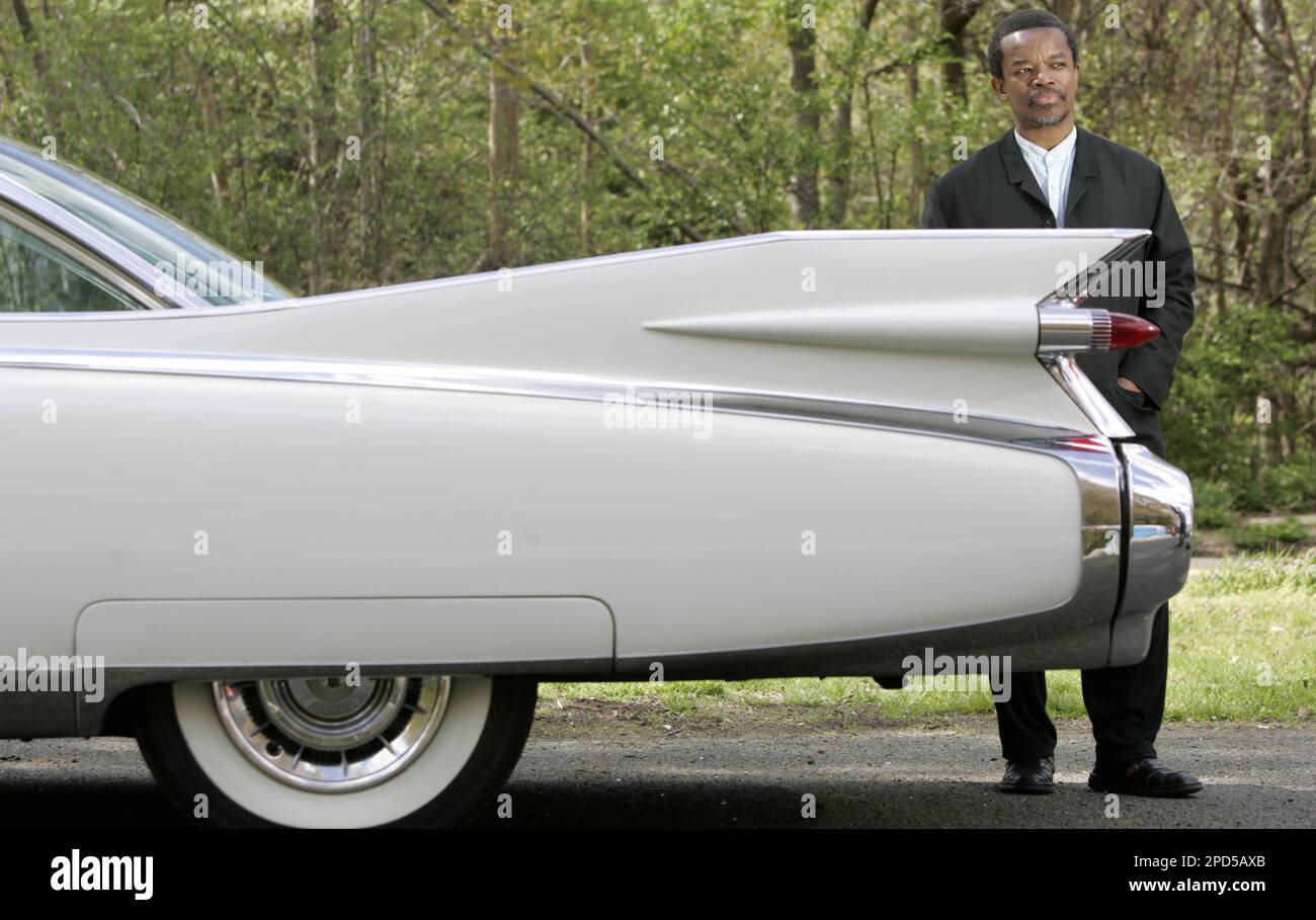 ** ADVANCE FOR SUNDAY, APRIL 30 ** Artist Bill Gaskins of Princeton, N ...