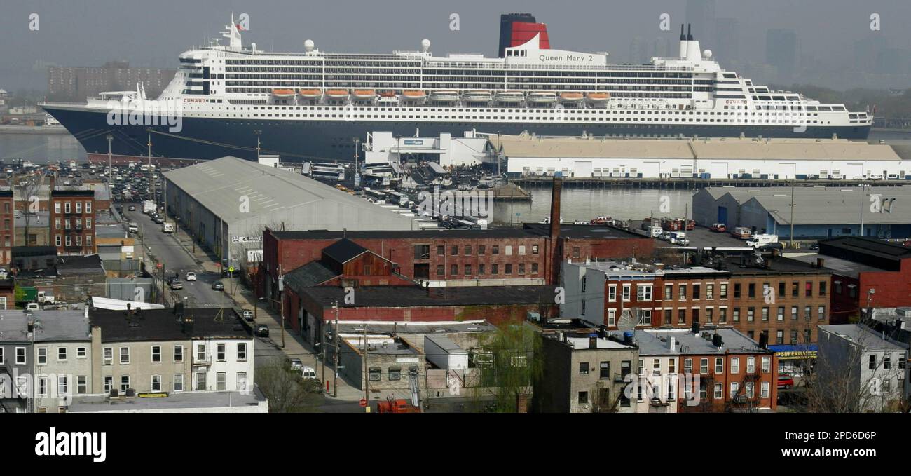 queen-mary-2-the-most-expensive-ocean-liner-ever-built-docks-for-the