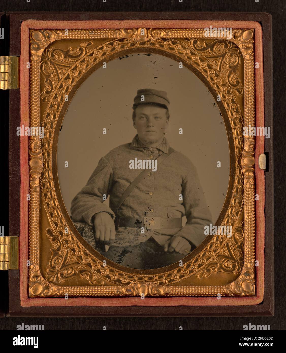 Unidentified soldier in Confederate uniform with star belt plate. Liljenquist Family Collection of Civil War Photographs , FAmbrotype/Tintype photograph filing series , pp/liljconfed. Confederate States of America, Army, People, 1860-1870, Soldiers, Confederate, 1860-1870, Military uniforms, Confederate, 1860-1870, United States, History, Civil War, 1861-1865, Military personnel, Confederate. Stock Photo