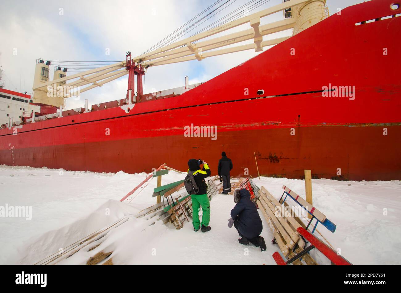 February, 2023 - Arkhangelsk. Arctic bulk carrier 'Polar King' goes through a pedestrian crossing. Russia, Arkhangelsk region Stock Photo