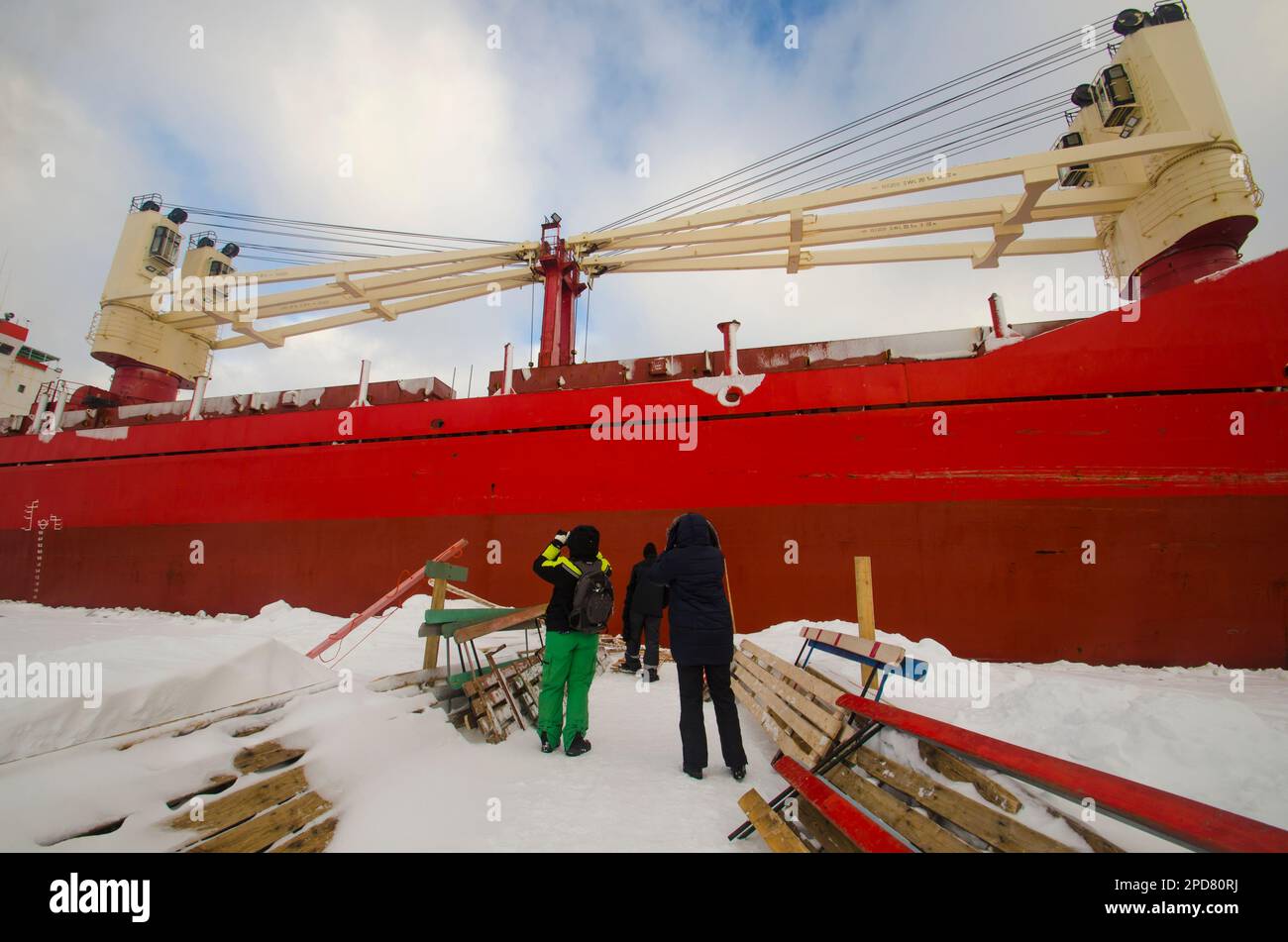 February, 2023 - Arkhangelsk. Arctic bulk carrier 'Polar King' goes through a pedestrian crossing. Russia, Arkhangelsk region Stock Photo