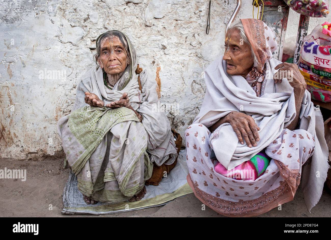 Widows begging, Vrindavan, Mathura district, India Stock Photo