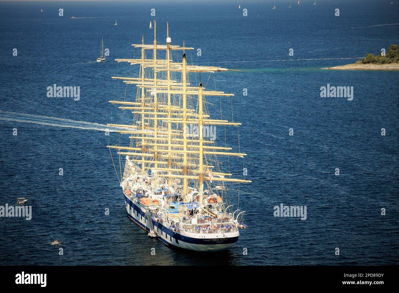 Sailing in the aegean sea Stock Photo - Alamy
