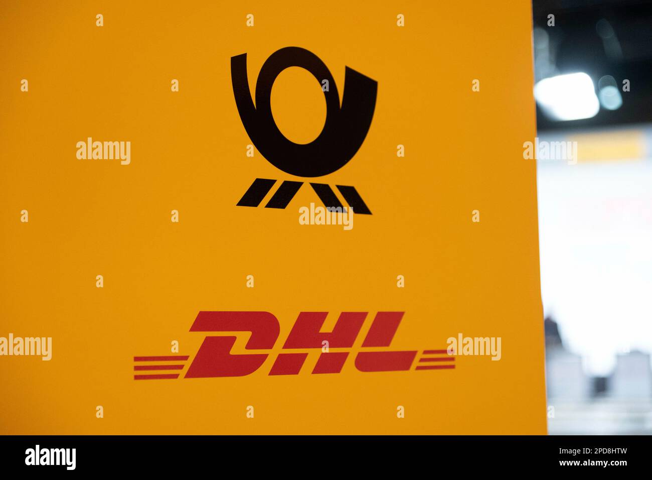 Post horn, Deutsche Post DHL logo, feature, symbolic photo, marginal ...