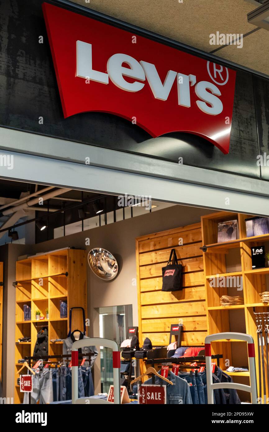 Levi's store interior hi-res stock photography and images - Alamy