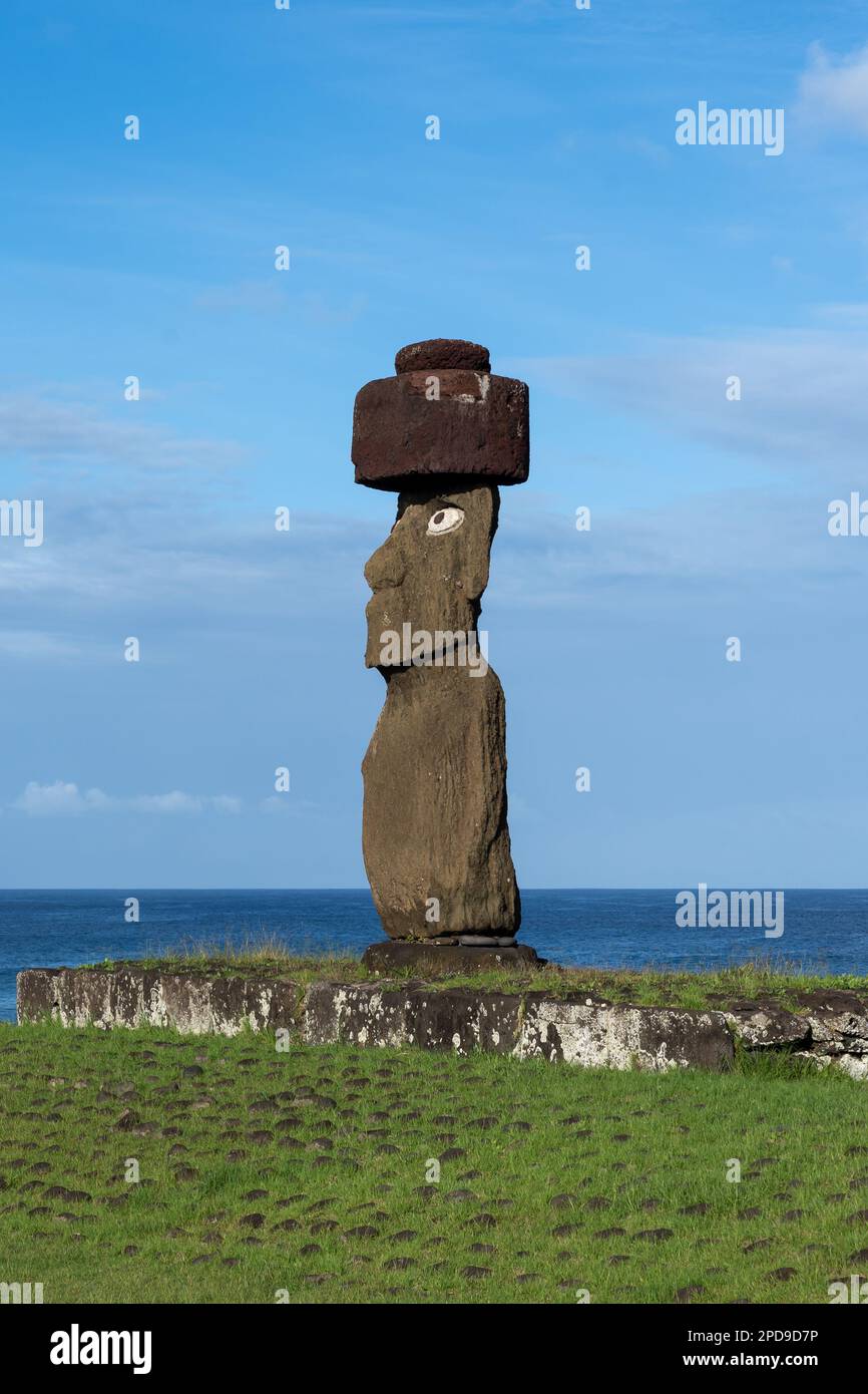 Side view of the moai of Ahu Ko Te Riku with headgear and eyes on