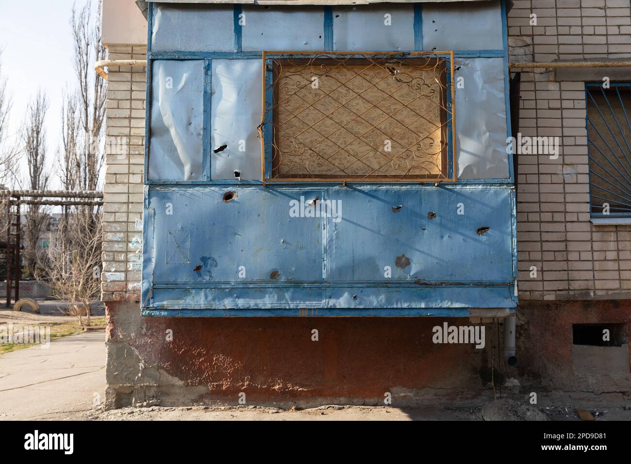 Shell splinters hi-res stock photography and images - Alamy