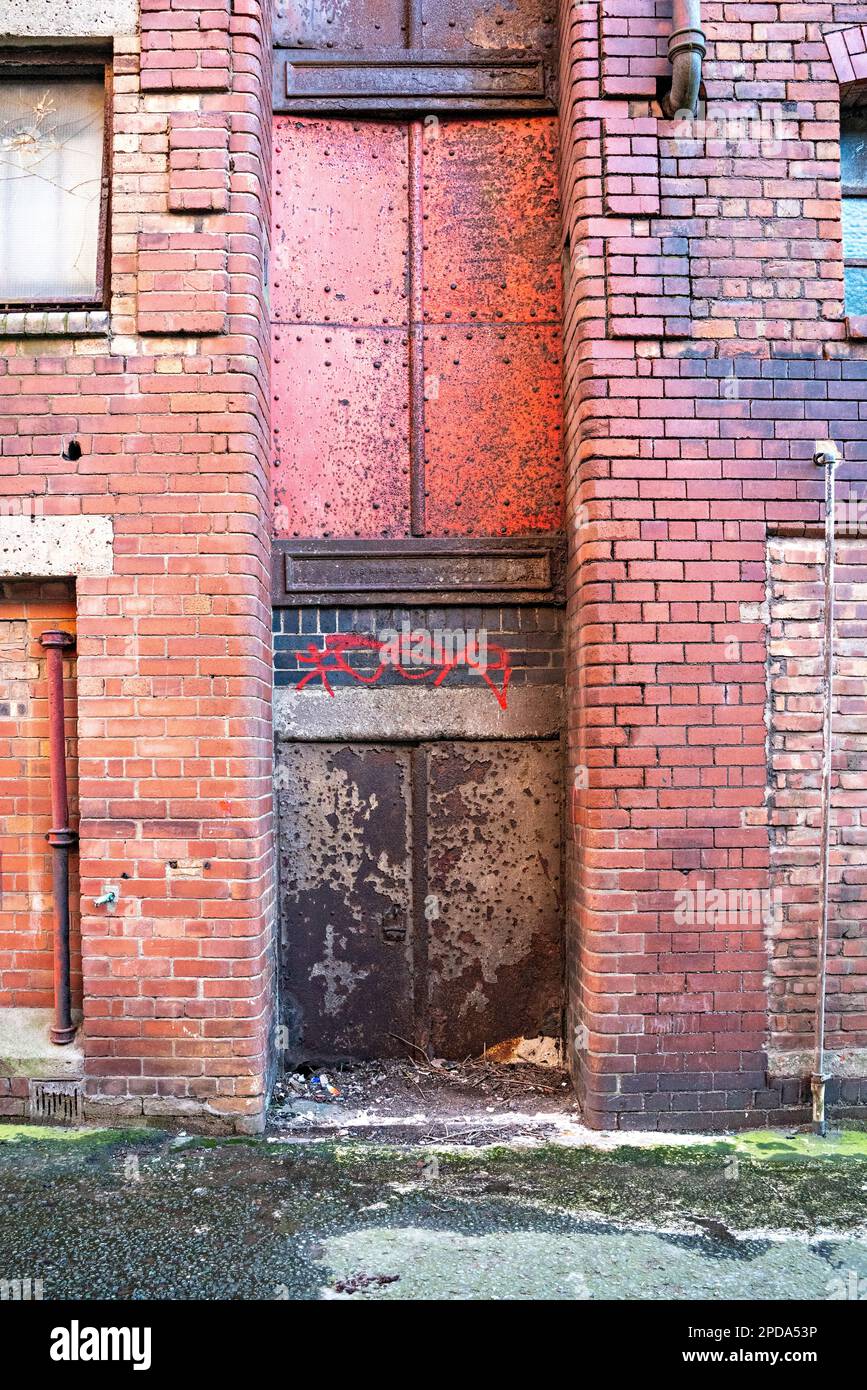 Entrance door to Liverpool Dockland warehouse Stock Photo - Alamy