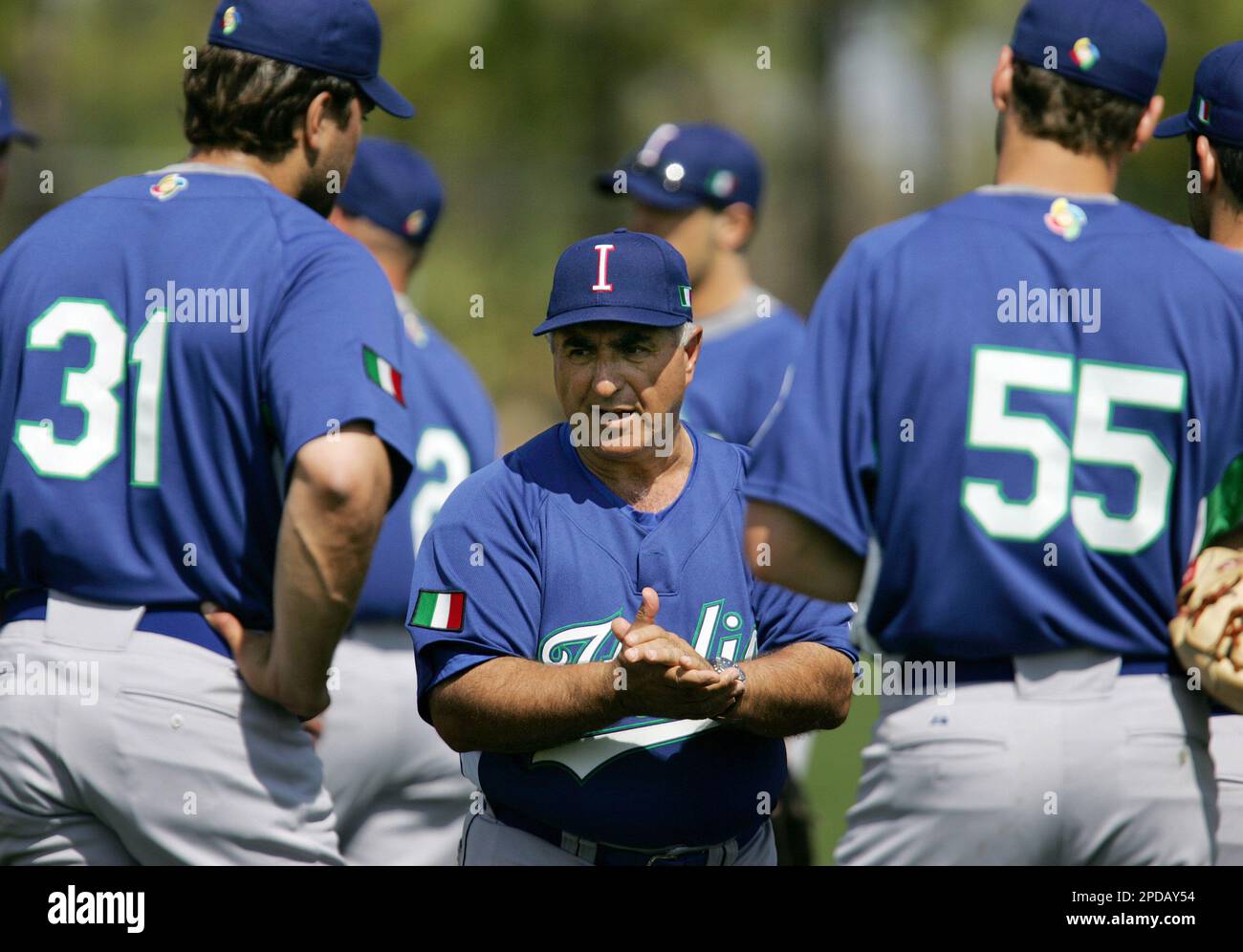 Hall of Famer Mike Piazza to manage Italy when World Baseball