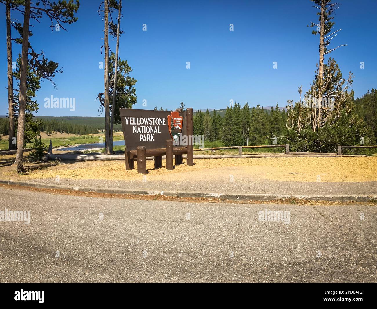 The wood entrance sign at Yellowstone National Park Stock Photo Alamy