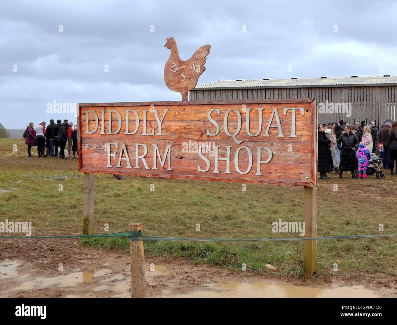 Chipping Norton, UK - March 12, 2023: Crowds of visitors queuing at  Diddly Squat Farm Shop opened in 2020 by Jeremy Clarkson. Stock Photo