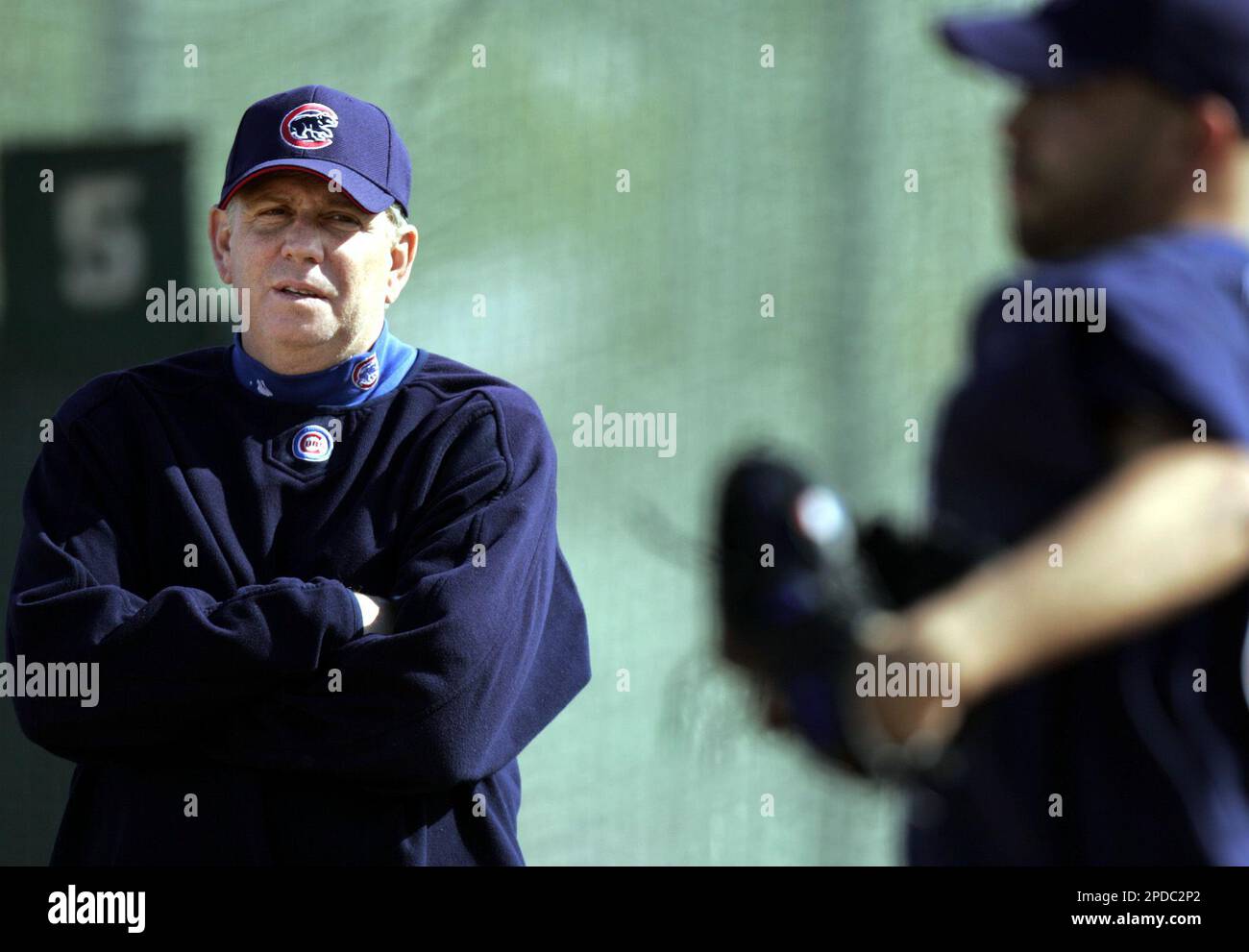 Chicago Cubs pitching coach Larry Rothschild, left, watches pitcher