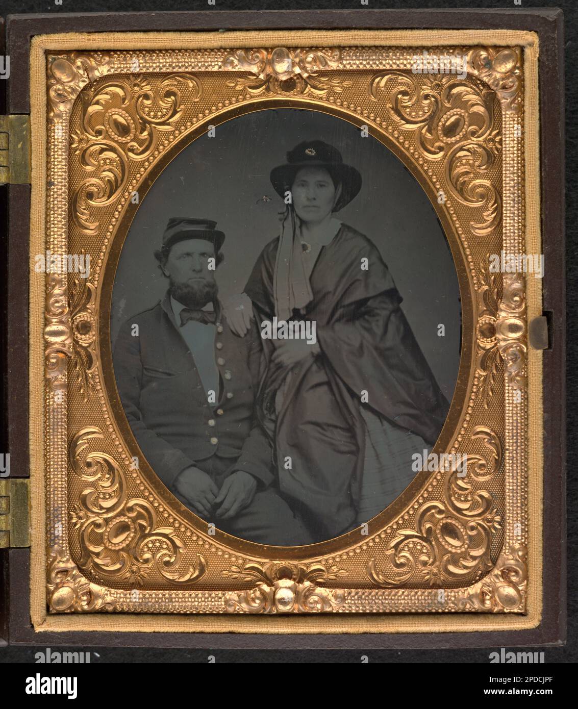 Tintype photo of lady in dress with balloon sleeves (1860s-1870s) Tintype photo of lady in dress with balloon sleeves (1860s-1870s)
