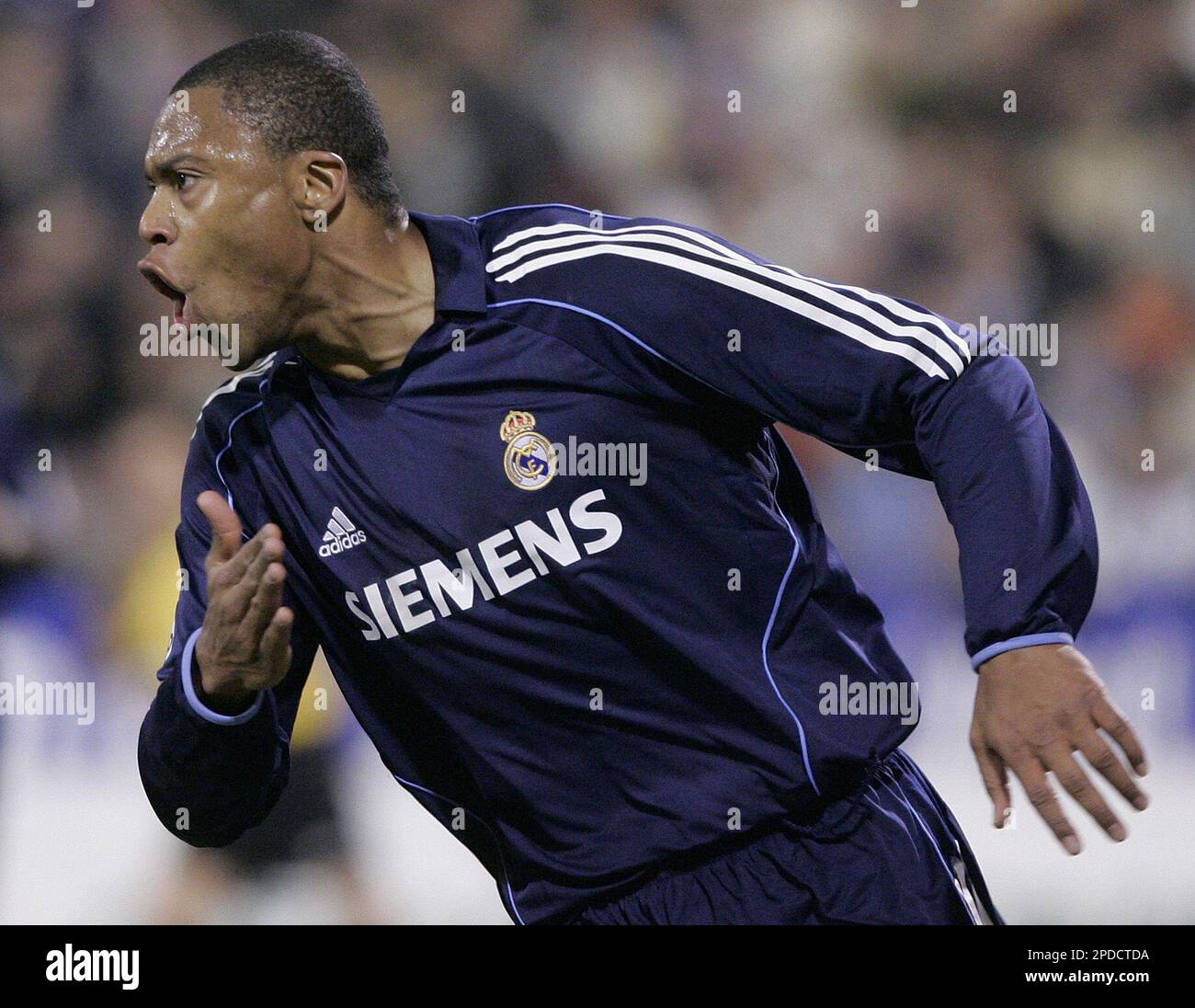 Real Madrid player Julio Cesar Baptista, from Brazil, celebrates his goal  against Zaragoza during his Copa del Rey semi-final, first leg, soccer  match in Zaragoza, Spain, Wednesday, Feb. 8, 2006. (AP Photo/Manu, image size:1300x1096