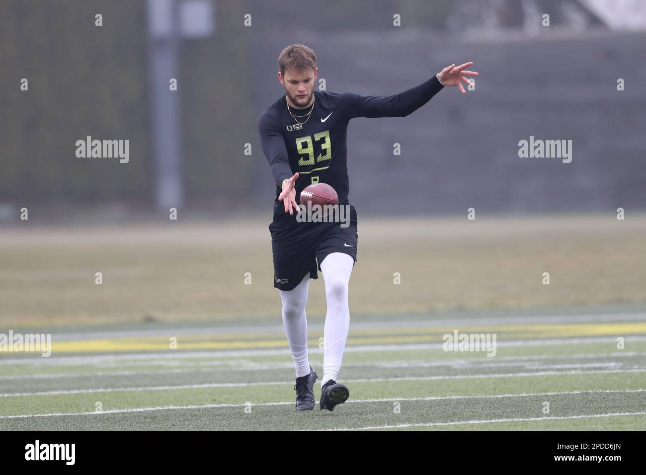 Oregon football player Adam Barry (93) participates in a position drill