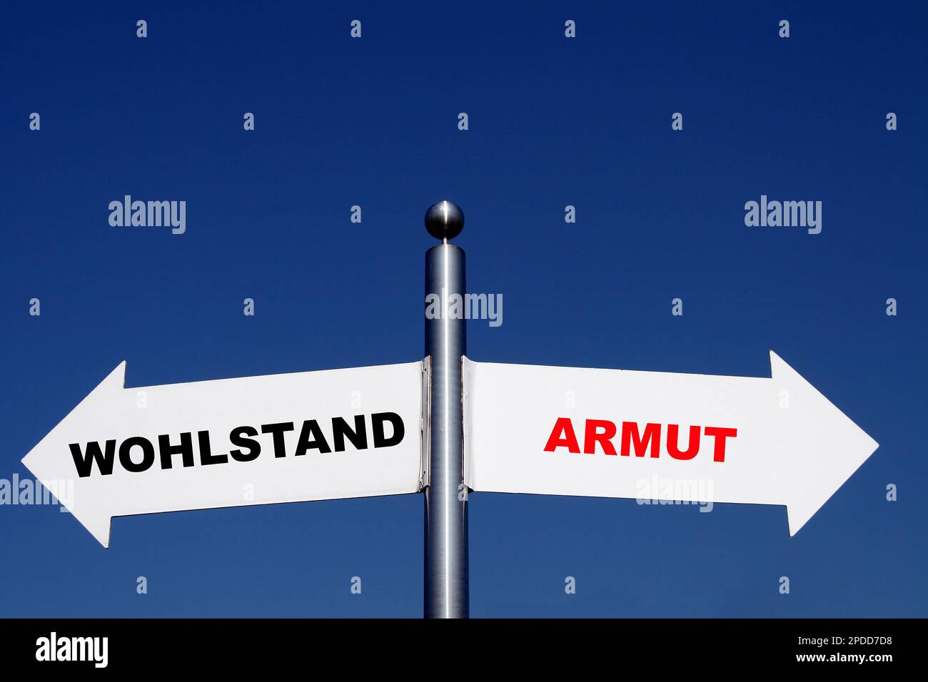 signposts pointing in different directions, options Wohlstand - Armut, richness - poverty Stock Photo