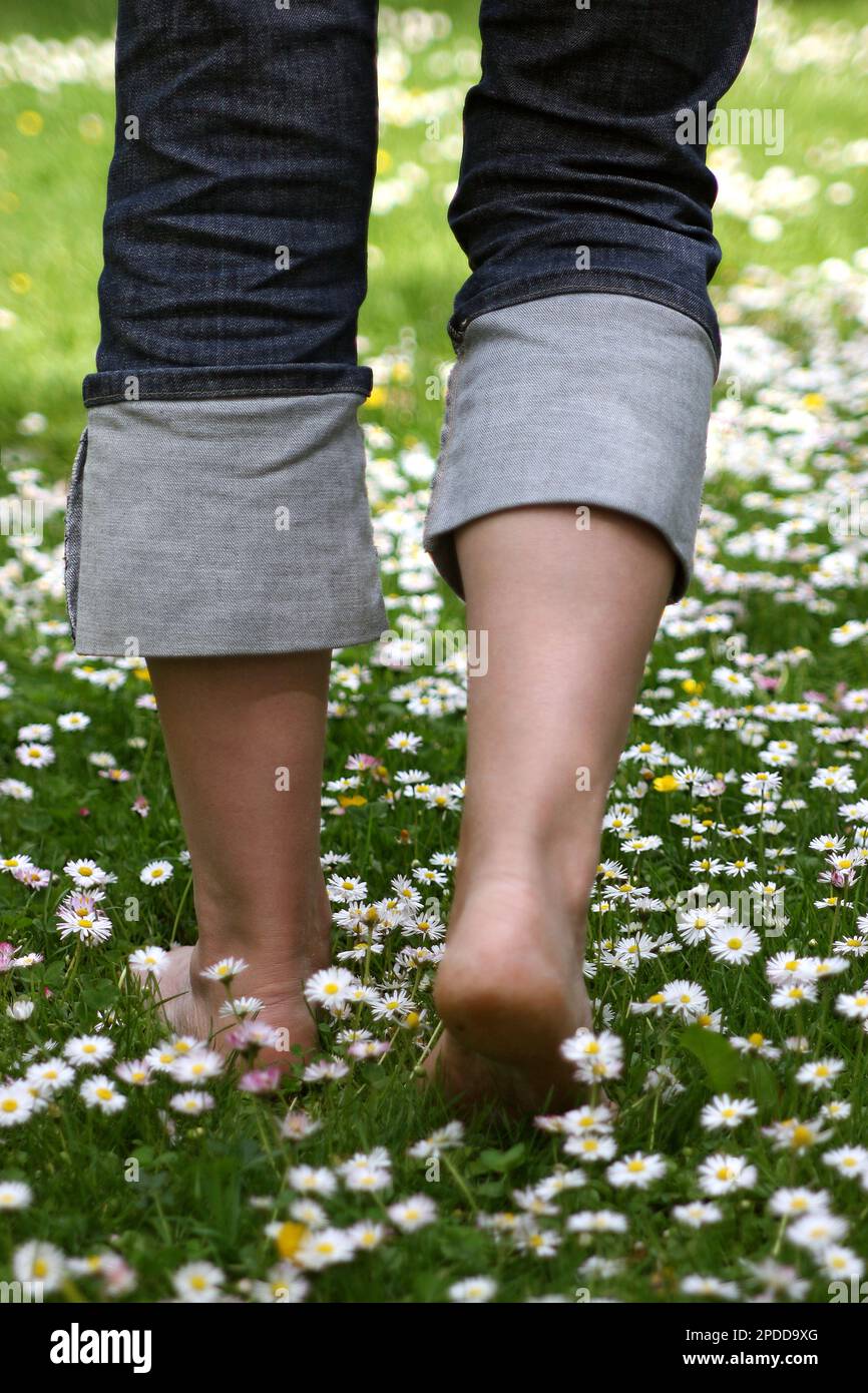 Barefoot woman jeans hi-res stock photography and images - Alamy