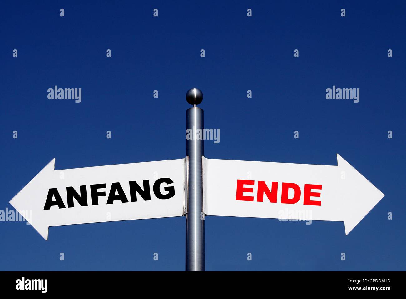 signposts pointing in different directions, options Anfang - Ende, beginning - ending Stock Photo