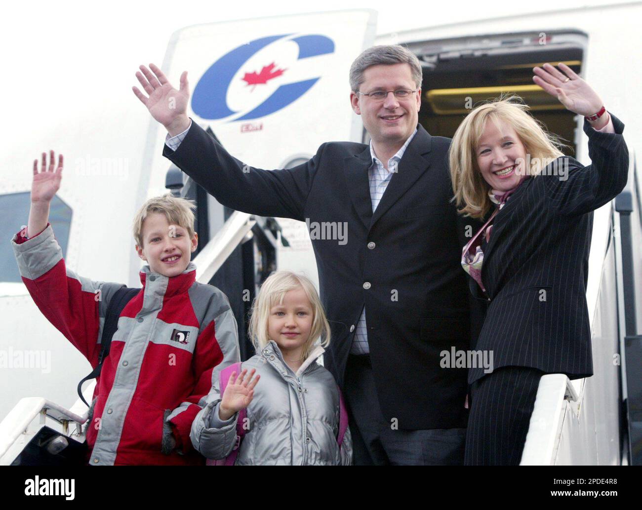 Conservative Leader and Prime Minister-designate Stephen Harper and his family, wife Laureen Teskey, right, and children Ben, left and Rachel, wave goodbye as they board their aircraft for Ottawa, in Calgary, Alberta, Canada on Tuesday Jan 24, 2006. (AP Photo/Canadian Press, Tom Hanson) Stock Photo
