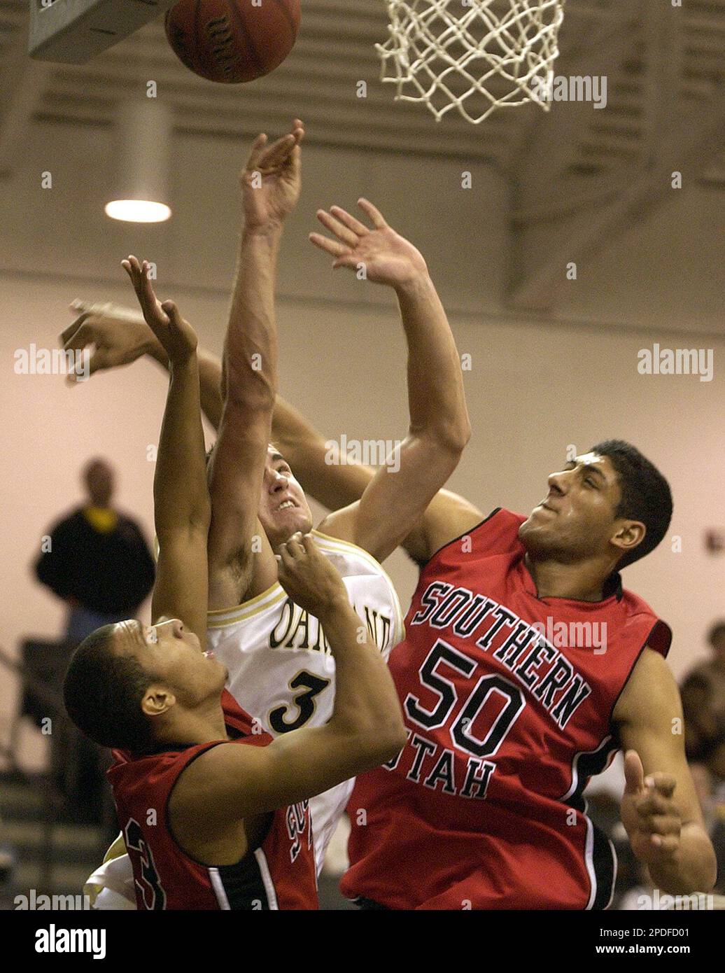 Southern Utah s Henry Uhegwu left and teammate Fernando Bonfim