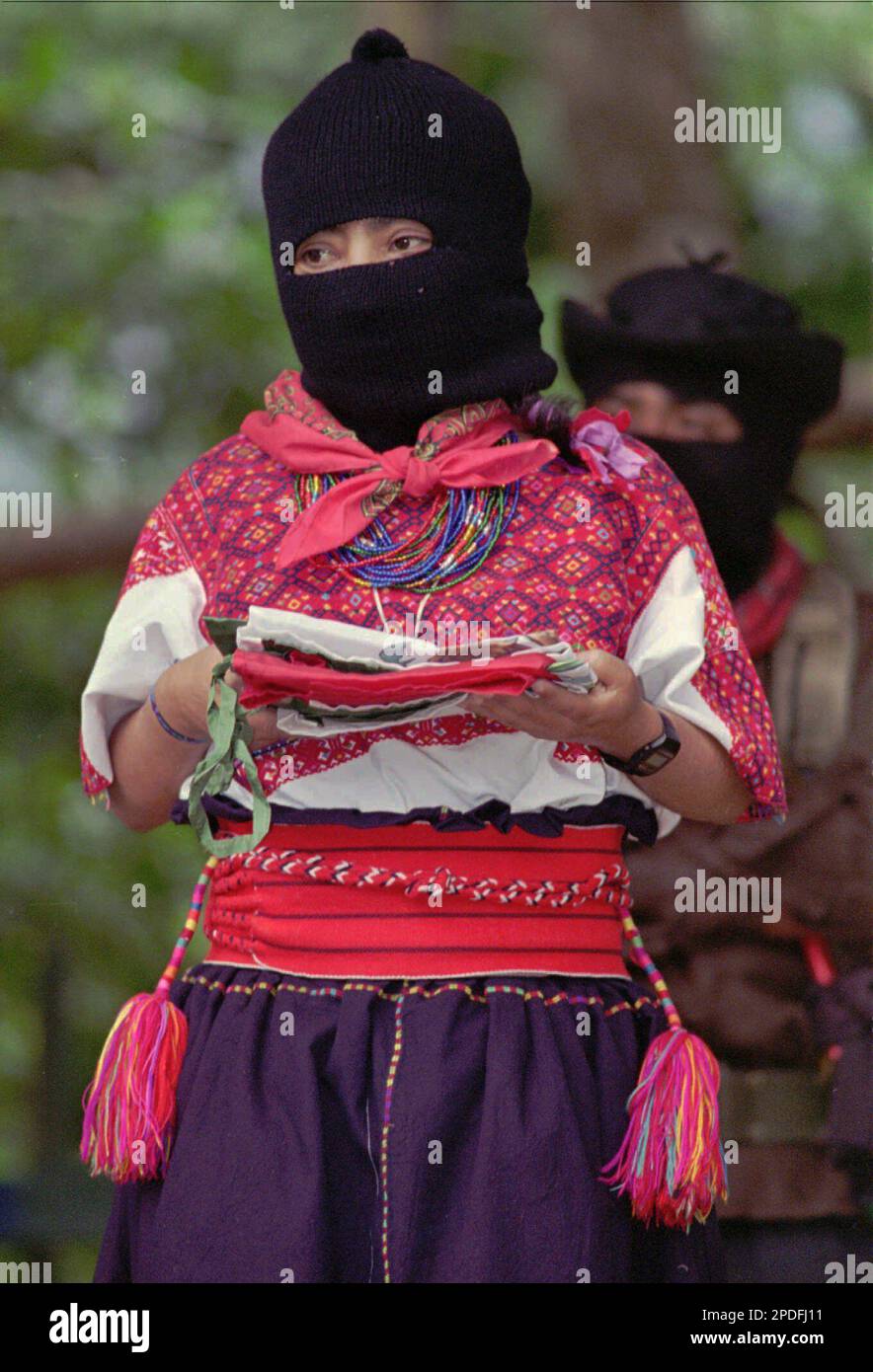 Porno seks akasi yosh singlisini sikdi