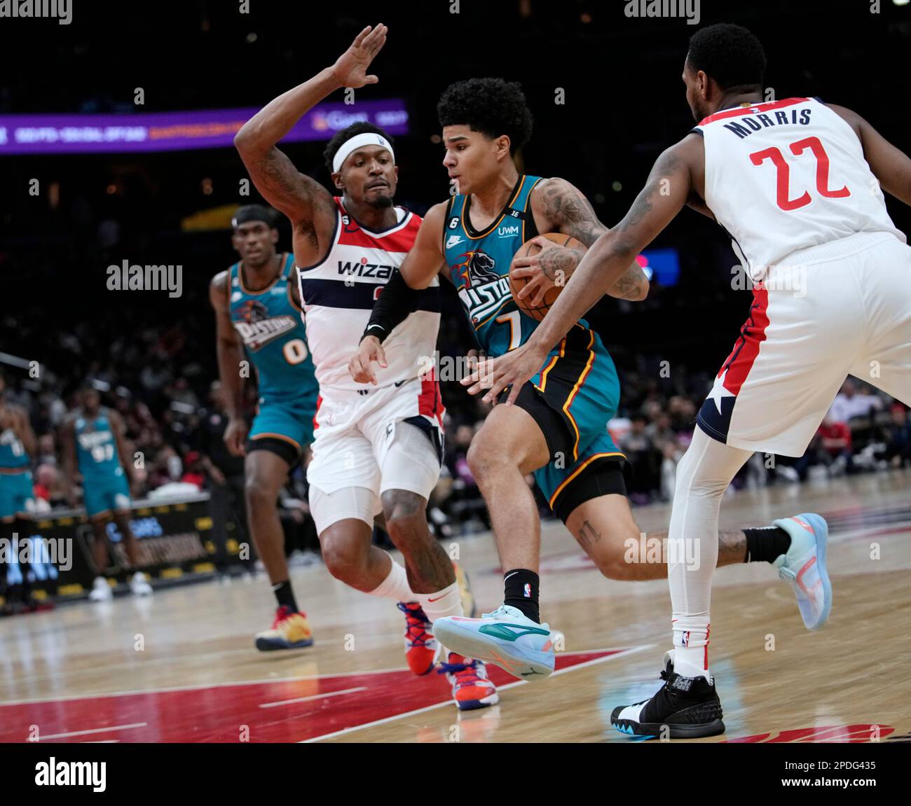 Detroit Pistons guard Killian Hayes (7) drives past Washington Wizards guards Bradley Beal (3